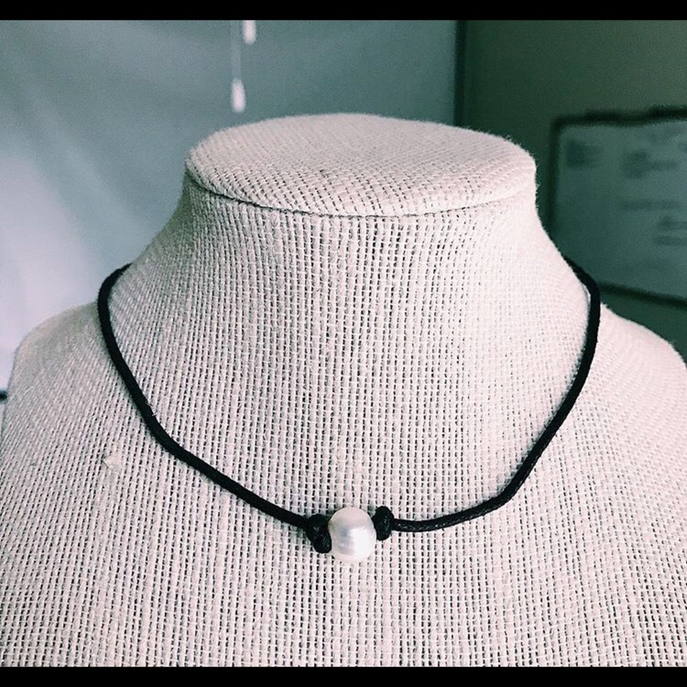 Dainty freshwater pearl choker necklace